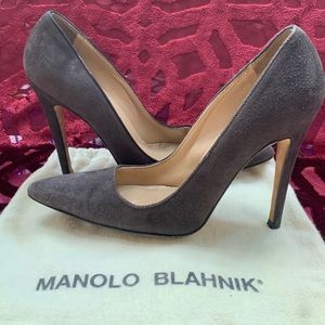 Classic & Iconic Pointed Toe Manolo Blahnik Stilettos!